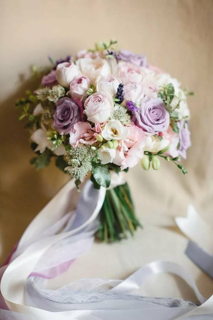 Розовые оттенки в свадебном букете – однотонные и разноцветные цветочные композиции