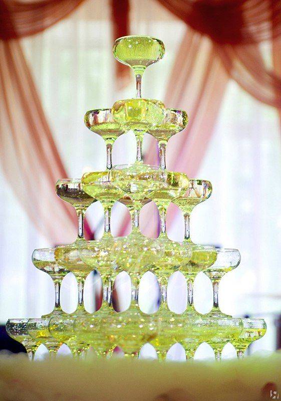 Что такое пирамида из шампанского и как её сделать в домашних условиях