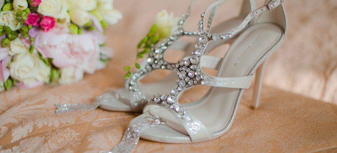 Модные свадебные босоножки: тренды 2021 года