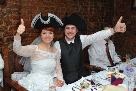 Как провести конкурс “шляпа” на свадьбе