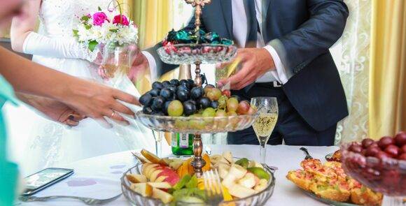 Закусочный стол на выкуп невесты – что приготовить?