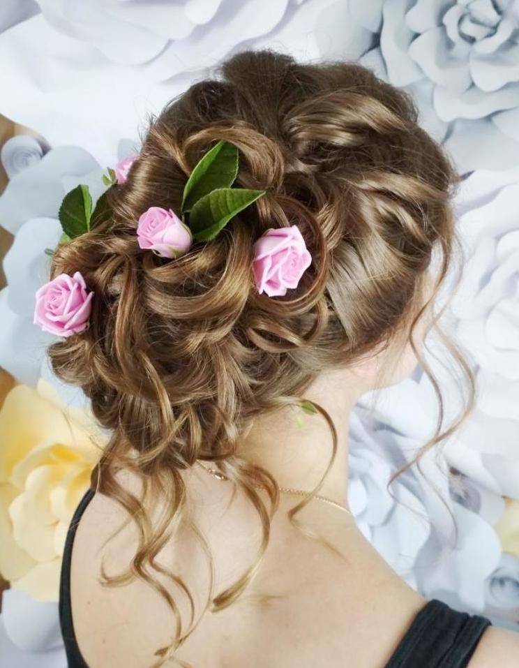 Природный образ: прически с цветами в волосах на свадьбу – живыми и искусственными
