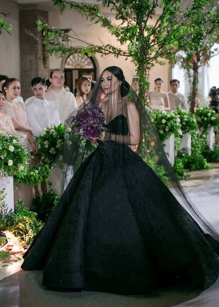 Свадебное платье черного цвета - фото