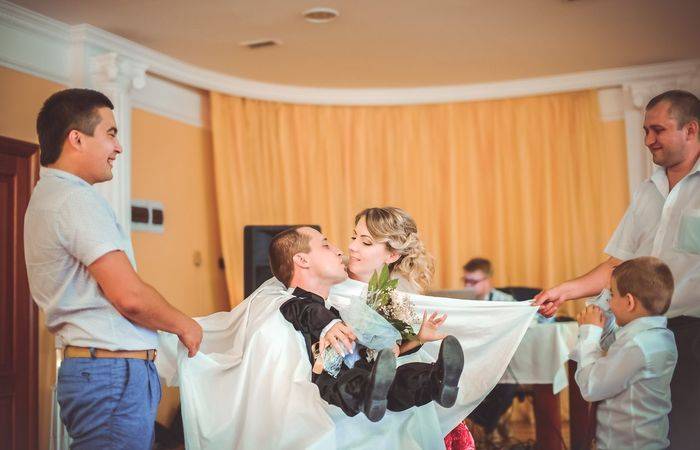 Какие конкурсы провести для родителей на свадьбе? самые прикольные и популярные игры и состязания
