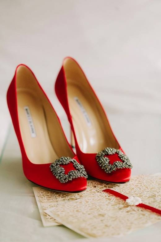 Красное свадебное платье: что значит, модные фасоны, аксессуары