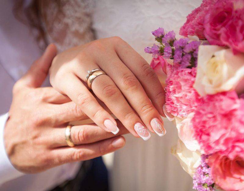 Свадебный маникюр 2021: идеи модного оформления ногтей для невесты