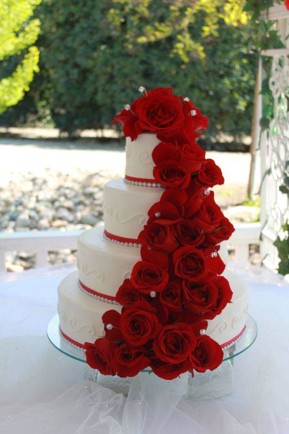 Свадебные торты в красном цвете (фото)