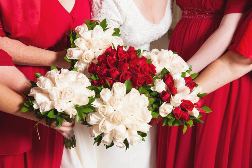 Обязательно ли дарить на свадьбу цветы, какие цветы дарят на свадьбу молодоженам любимые гости и родители