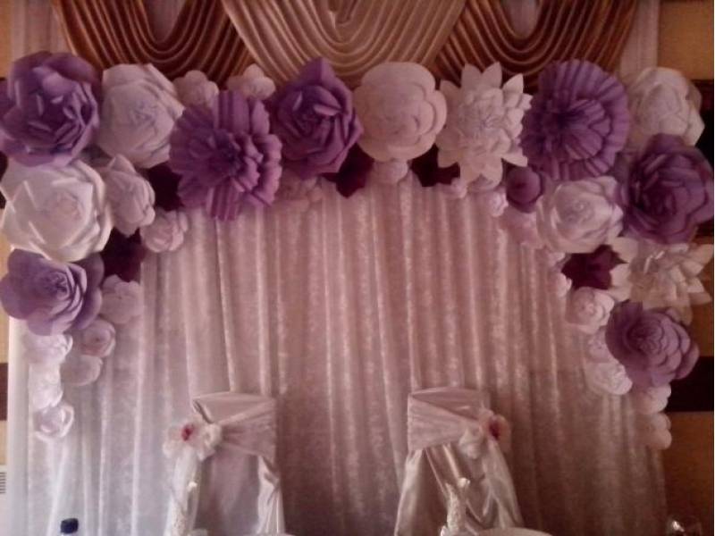 Украшение свадьбы бумажными цветами – фотографии оформления