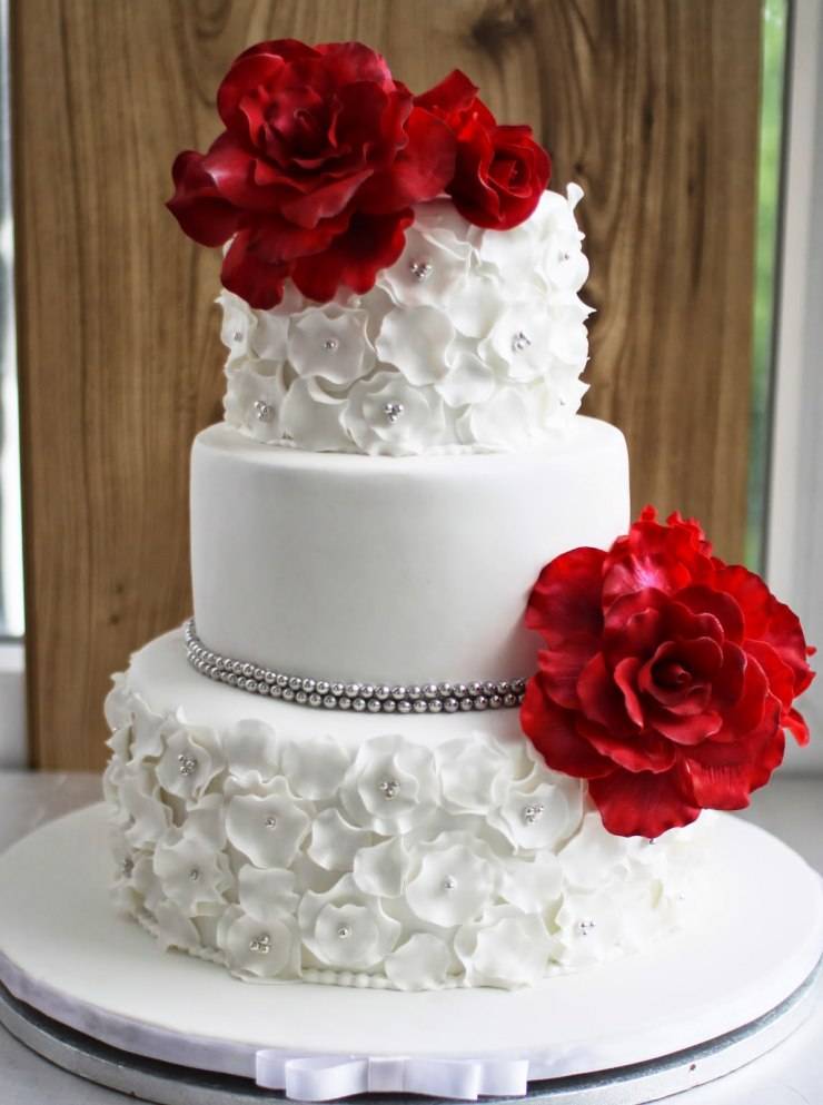 На страницах сайта вы сможете заказать эксклюзивный свадебный торт "свадебный бордовые розы" недорого от 2825.00 руб/кг
