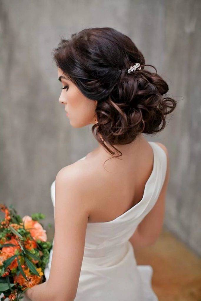 Стать богиней за одну укладку: свадебная прическа греческая коса – с челкой, фатой или на бок?