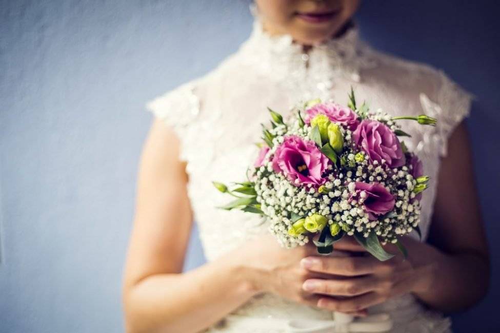 Для миниатюрных невест – маленькие свадебные букеты: примеры на фото