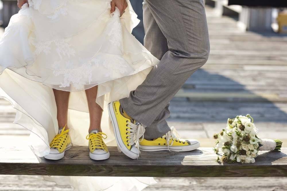 Свадебные приметы и суеверия для жениха и невесты: каким должно быть свадебное платье, туфли, фата, прическа, кольца, букет, кортеж? свадебные приметы о погоде и по месяцам