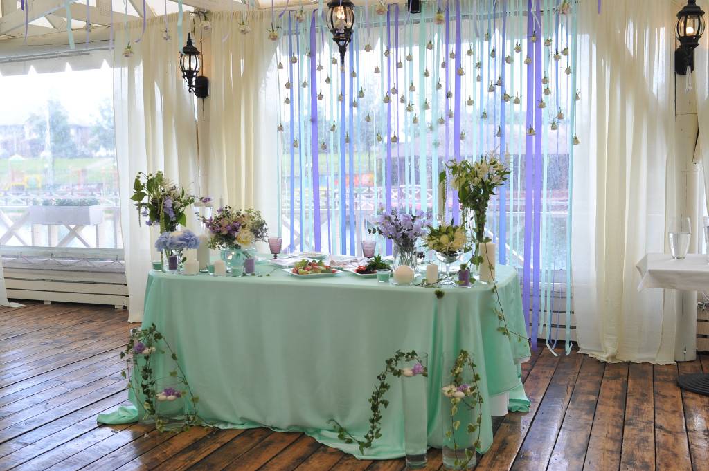 Как украсить комнату на день свадьбы. свадебные мелочи, украшения и декор своими руками
