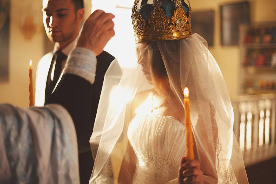 Свидетели на венчание: обязанности, что делают до и после таинства, нужны ли в церкви и обвенчают ли без них, кто держит короны-венцы вместо помощника жениха
