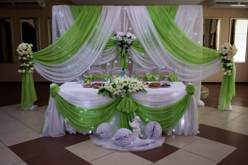 Зеленая свадьба — оформление зала и стола в оттенках оливкового