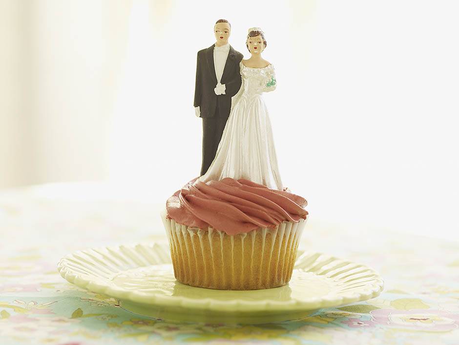 Фигурки жениха и невесты на свадебный торт: съедобные и несъедобные