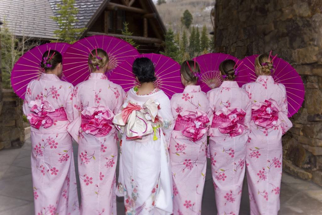 Ханами -- праздник цветущей сакуры в японии