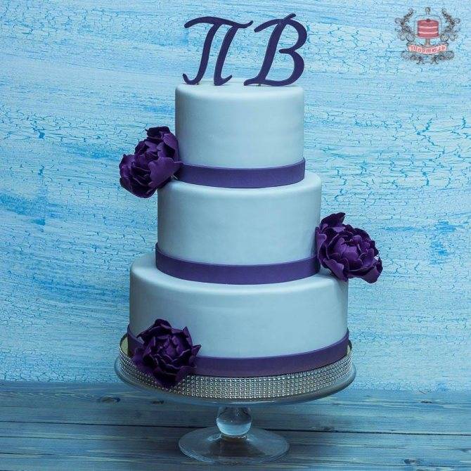 Свадебный торт с инициалами - идеи оформления с фото