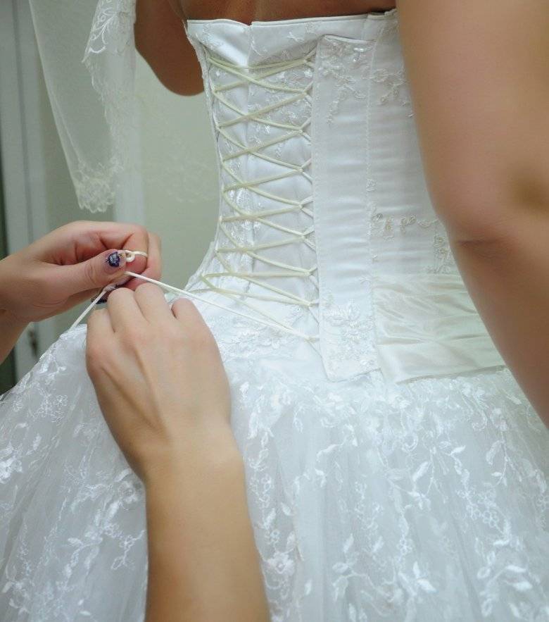 Как шнуровать свадебное платье: советы по шнуровке свадебного наряда