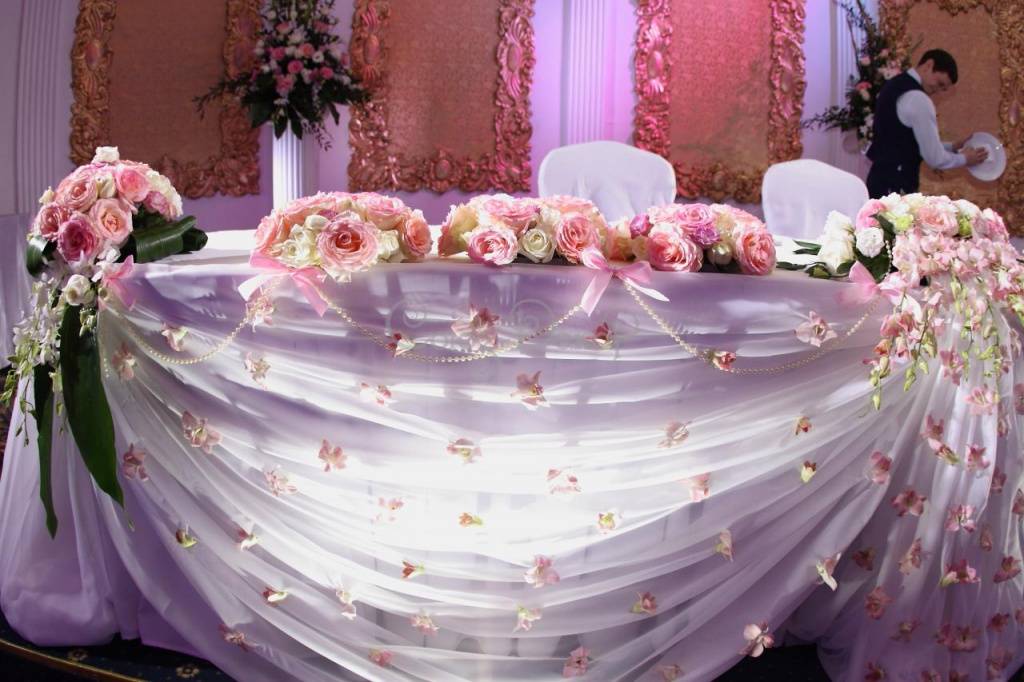 Подготовка к свадьбе в деталях: украшение свадебного стола. оформление стола жениха и невесты. оформление столов свадебных