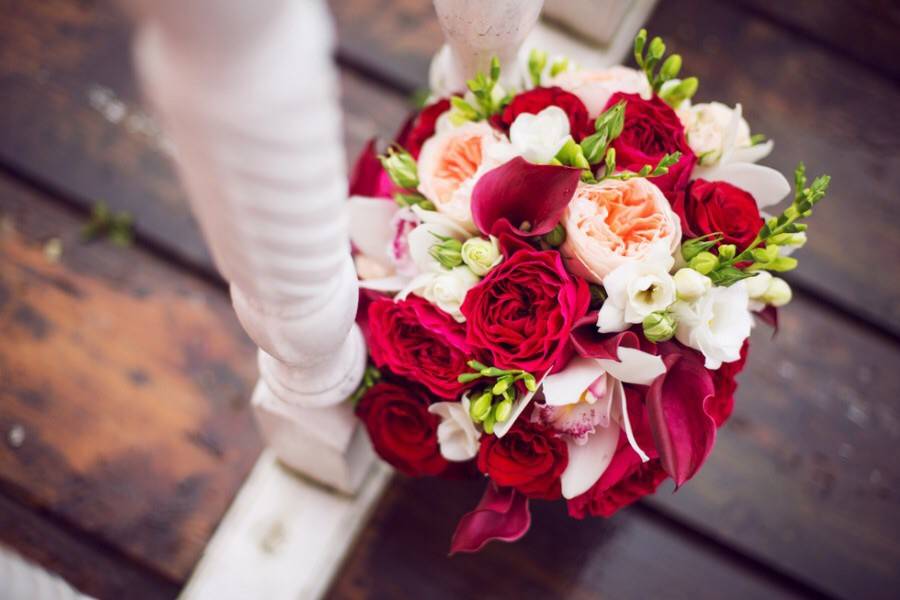 Гламурное сокровище: из каких цветов составить бирюзовый букет невесты