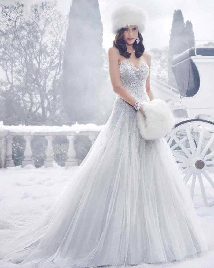 Свадебное платье на зиму – как подобрать лучшую модель для невесты