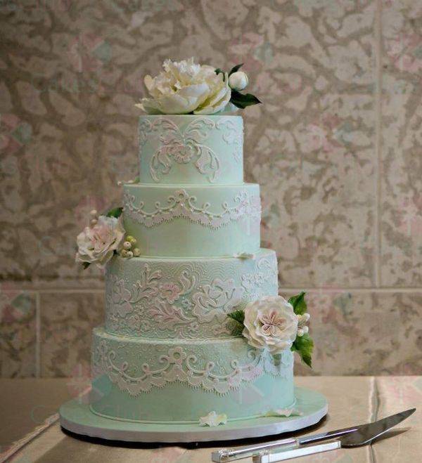 Свадьба в изумрудном цвете: наряды, декор и торт