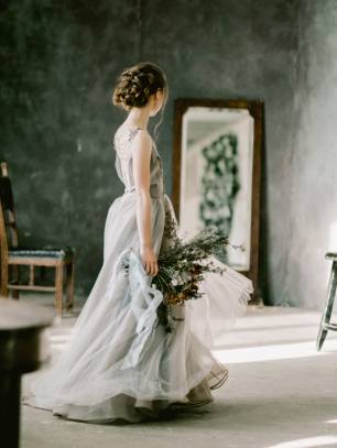 Свадебное платье годе: особенности стиля, материалы и фасоны (фото моделей), для какой фигуры подходят наряды, какую прическу и аксессуары выбрать
