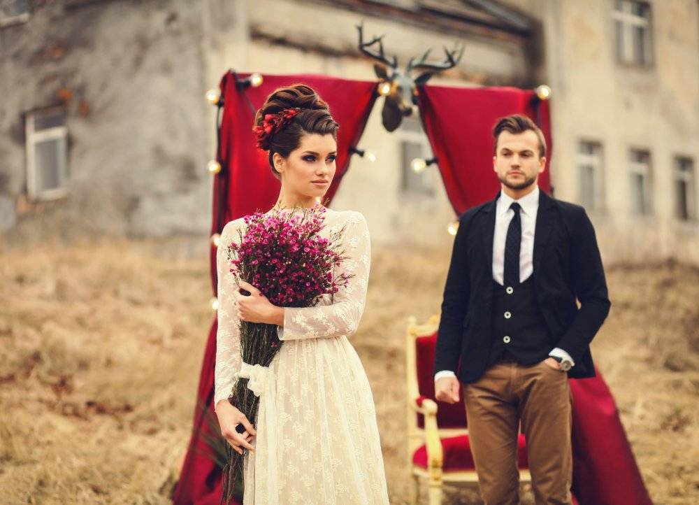 В цвете страсти: классическая свадьба в бордовой палитре