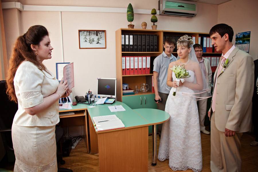 Свадьба во время коронавируса: отменять торжество или организовать безопасный праздник?