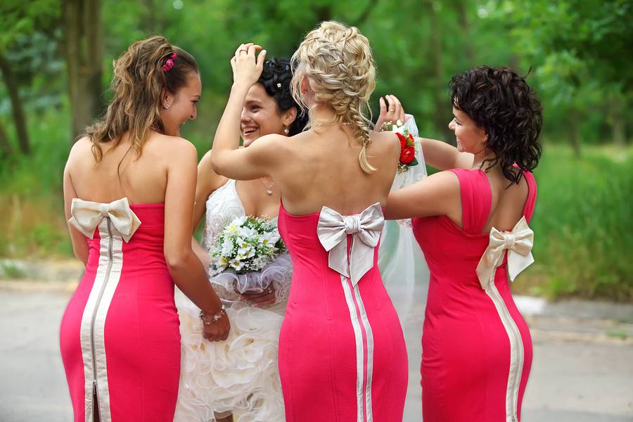 Подружки невесты – кто может быть, что делать на свадьбе