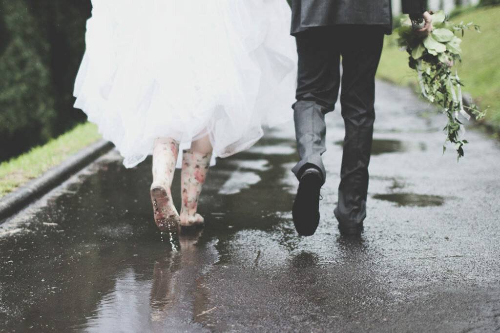 Дождь в день свадьбы - значение приметы, что делать