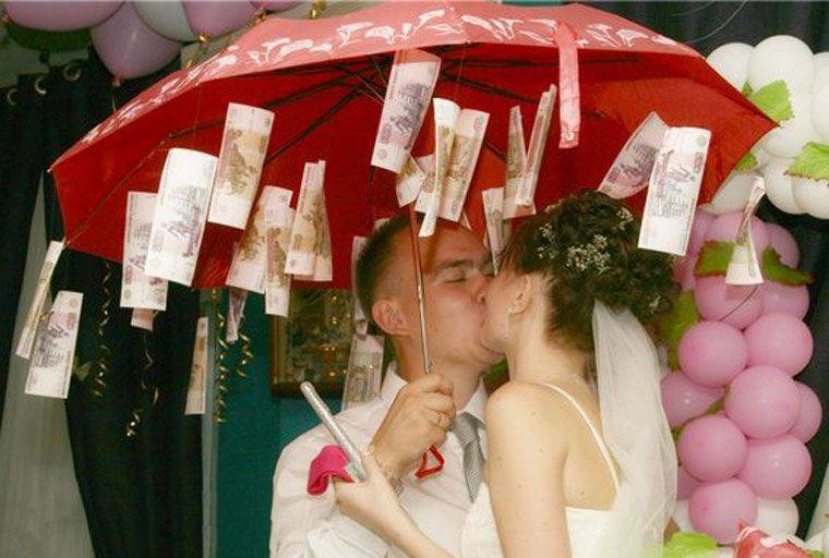 Лучшие 65 идей как оригинально подарить деньги на свадьбу