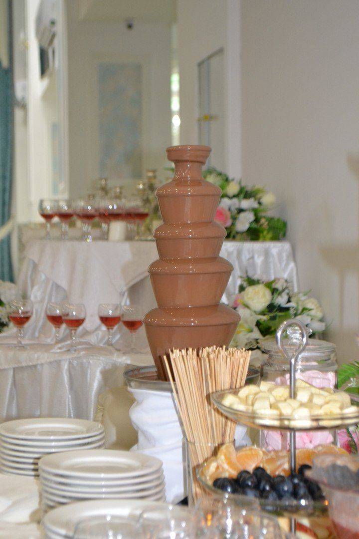 Как оформить шоколадный фонтан