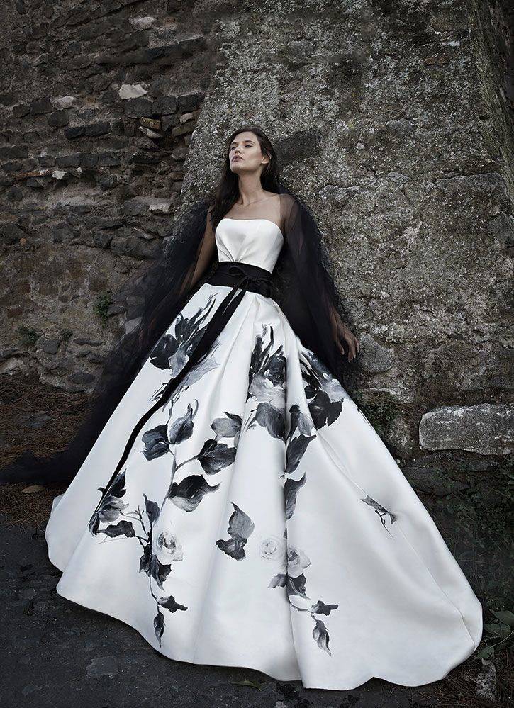 Черно белые свадебные платья — модели 2021 года и аксессуары к ним с фото