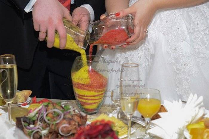 Песочная церемония на свадьбе: как организовать красивый ритуал?