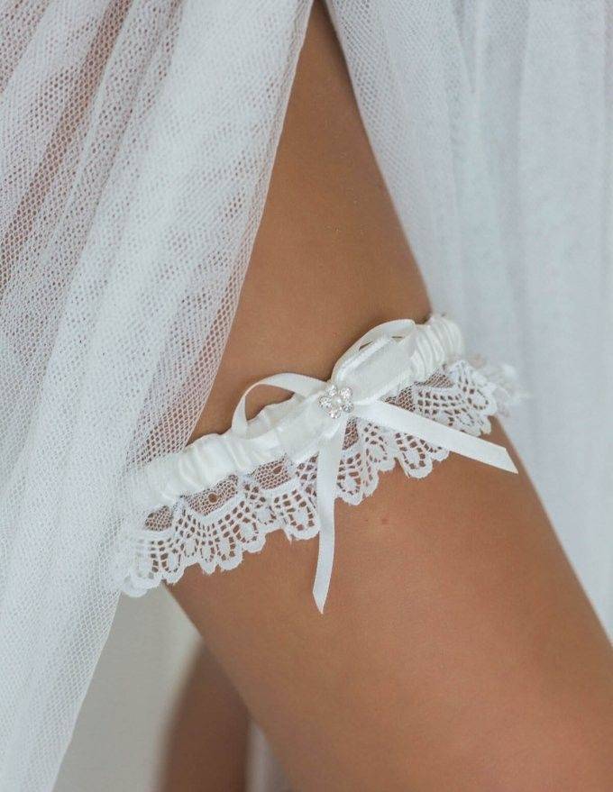 Подвязка для невесты: фото, полезные советы и мастер класс, как сделать ее своими руками