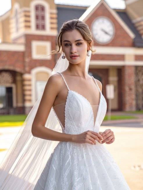 Свадебное платье с лямками