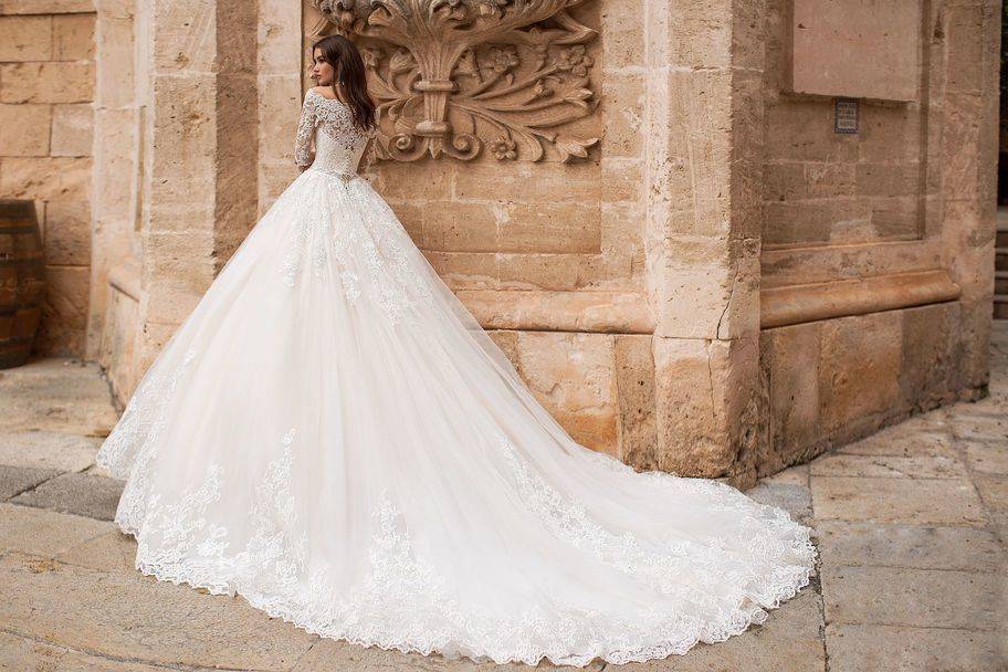 В тренде – грациозное годе: изучаем самые красивые свадебные платья в стиле «рыбка»
