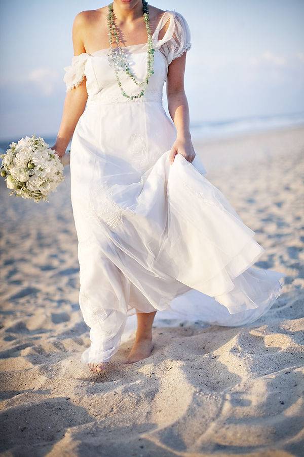 Пляжное свадебное платье: фото, варианты фасонов