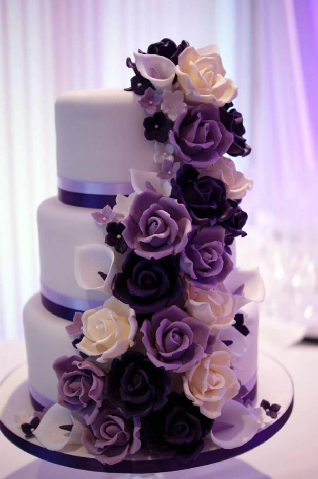 ᐉ фиолетовый торт на свадьбу с кремовыми и живыми цветами, фигурками, лентами - ➡ danilov-studio.ru