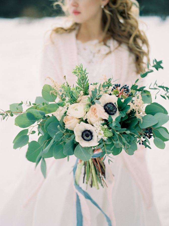 Букет невесты из калл – идеи и фото: чем отличается свадебный монобукет для невесты из белых и темных цветов, композиции на свадьбу с орхидеями, розами
