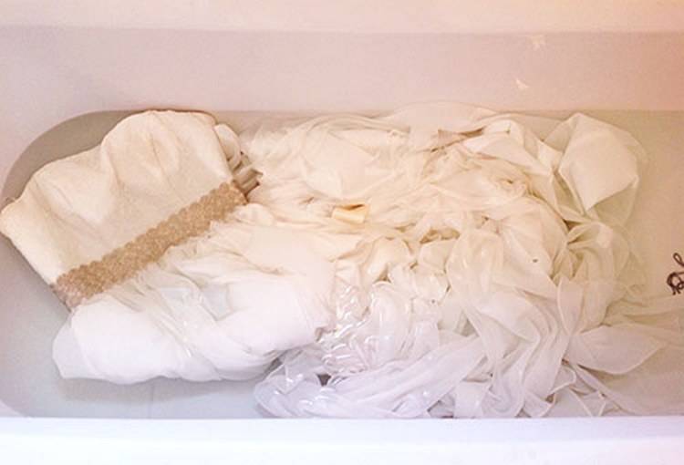 Как стирать свадебное платье в домашних условиях: сохраняем первозданный вид наряда невесты