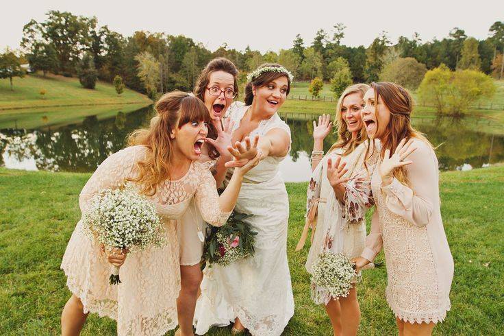 Подружки невесты — подбор идентичных или похожих нарядов: 55 фото-идей