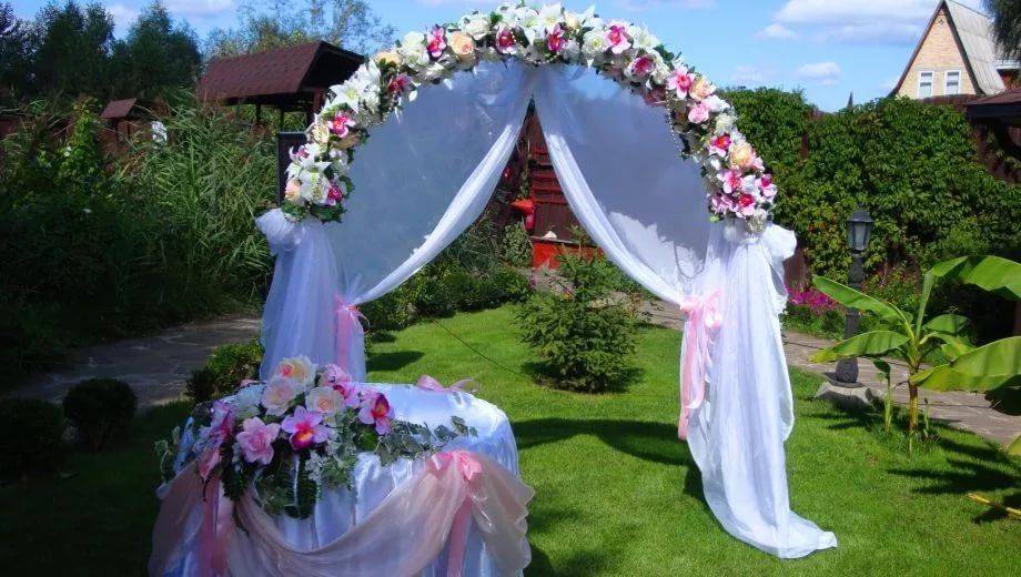 Украшаем двор на свадьбу своими руками: советы и идеи с фото