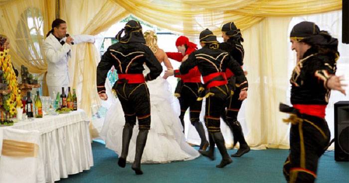 Как похищают невесту на кавказе? свадебные традиции | культура | школажизни.ру
