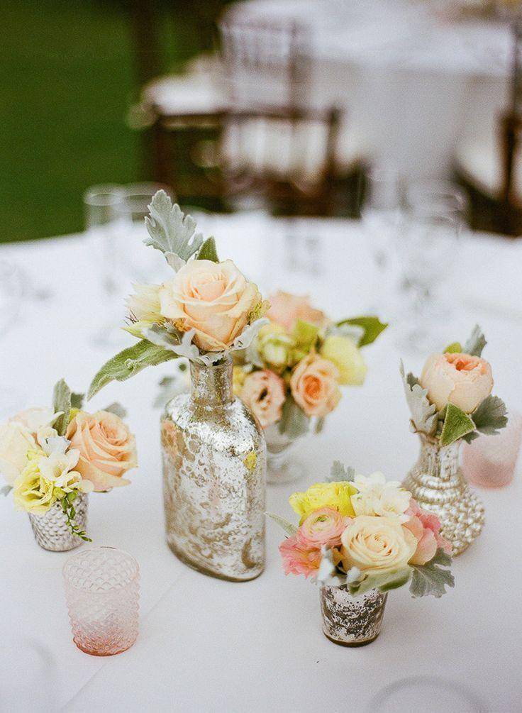 Букет на свадьбу на стол: как сделать украшения живыми цветами в вазе для молодоженов и гостей