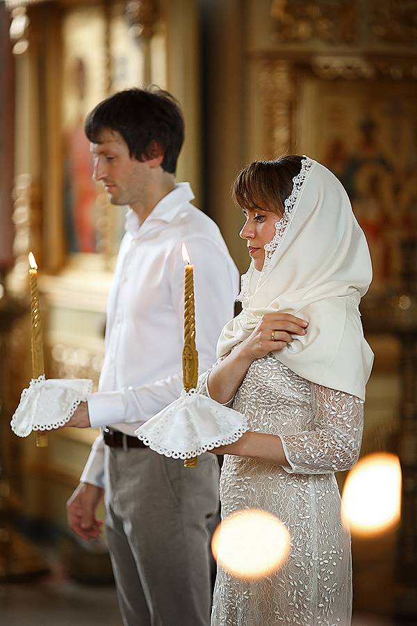 Платья для венчания в церкви (48 фото): скромное, приталенное, прямое, кружевное, для женщин всех возрастов