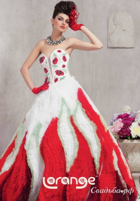 Цветные свадебные платья: модные цвета и оттенки, аксессуары (фото)